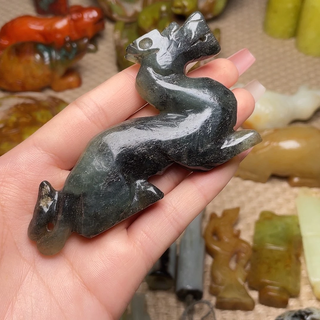 蛇纹石玉未镶嵌颈饰