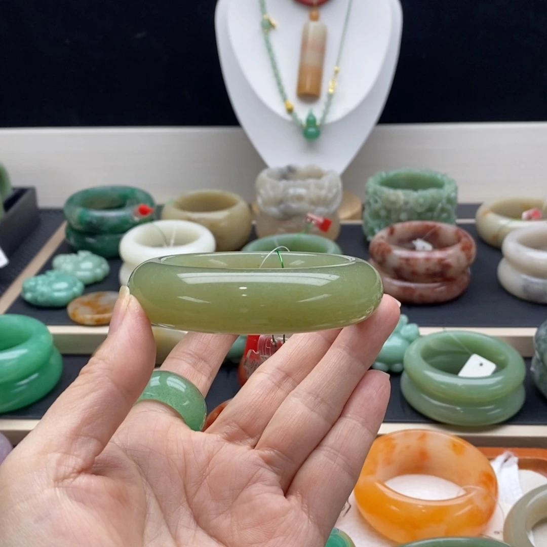 栖***姐石英岩玉未镶嵌手镯