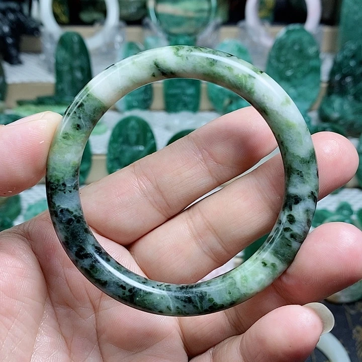 未镶嵌独山玉手镯