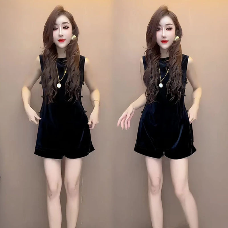 2025夏季新款丝绒两件套女复古盘扣设计感砍袖上衣百搭短裤套装潮