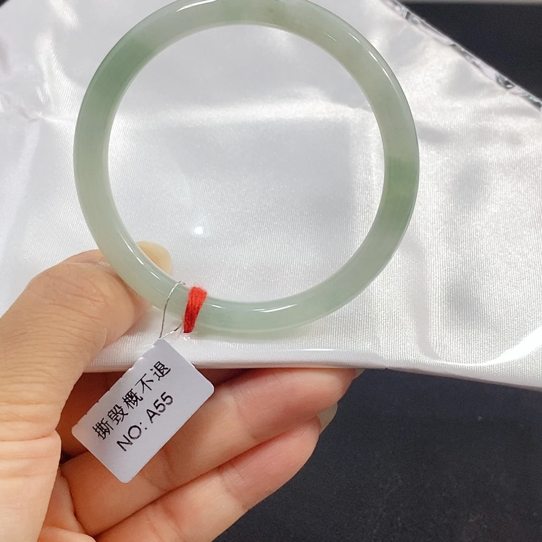 未镶嵌手镯（圆镯）翡翠手镯