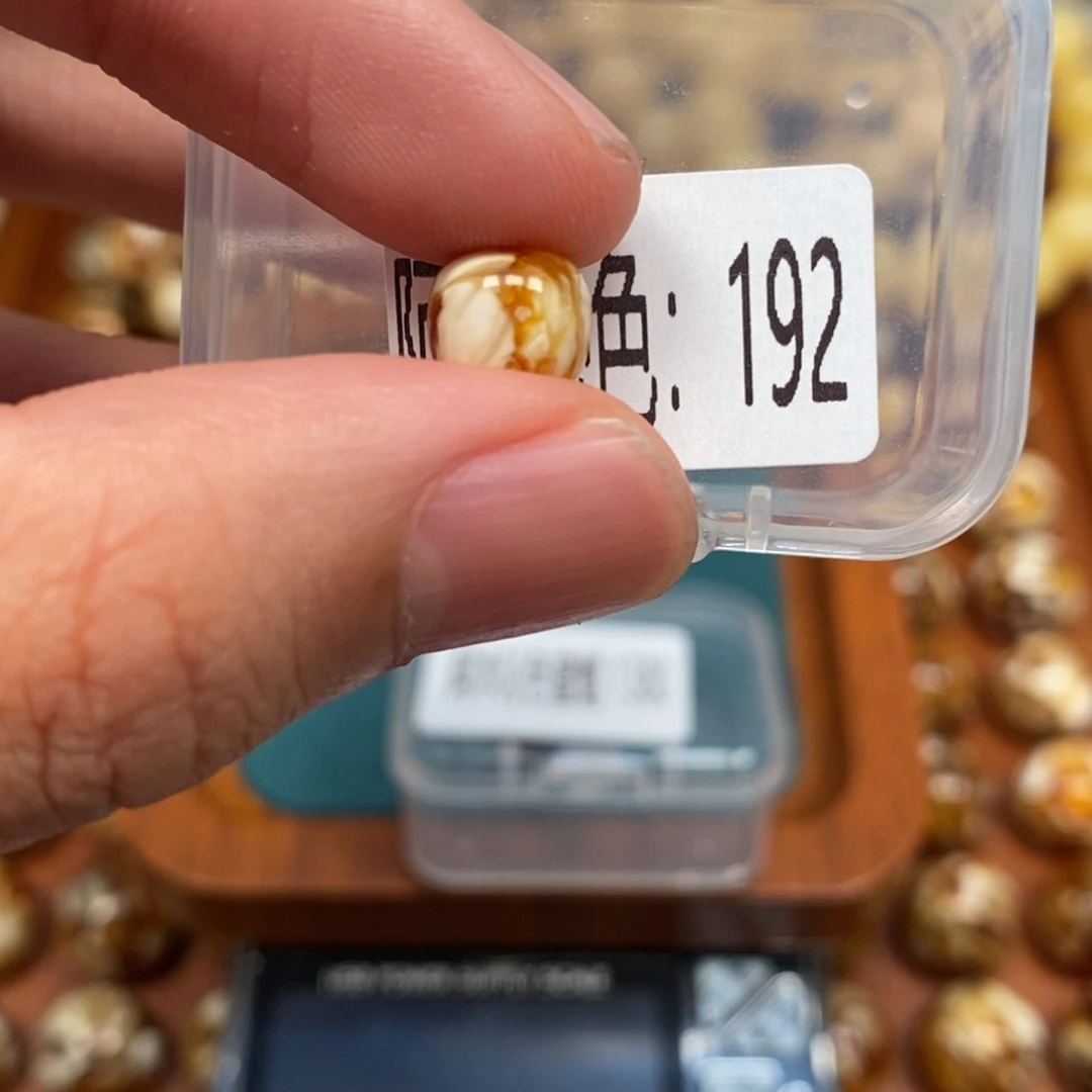 把件猴头核桃沁色圆珠老型192