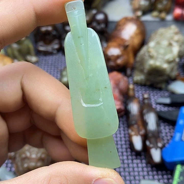 蛇纹石玉未镶嵌颈饰