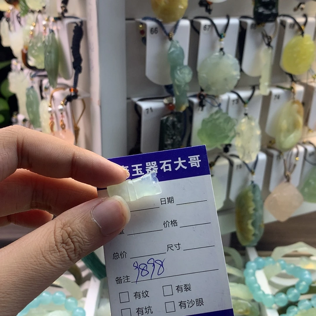 【闪购商品】蛇纹石玉颈饰未镶嵌