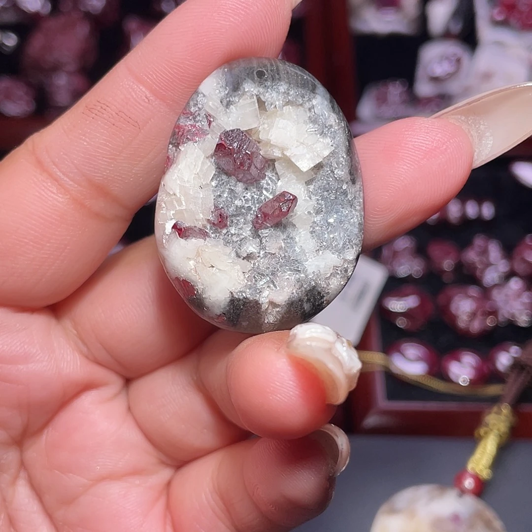 天然辰砂天然朱砂聚宝盆吊坠