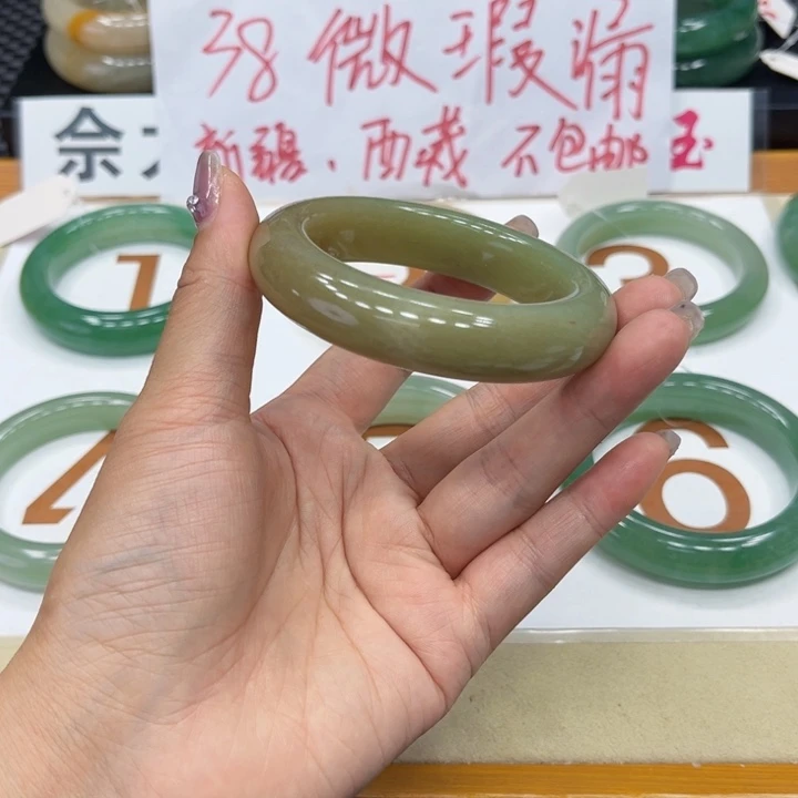 石英质玉手镯未镶嵌爱