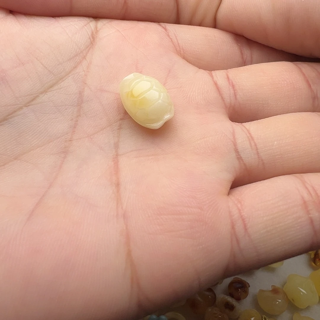 蜜蜡未镶嵌颈饰富甲天下