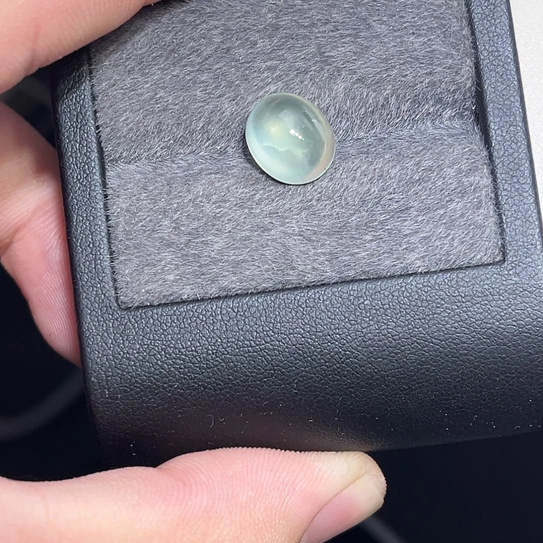 葡萄石未镶嵌笔搁裸石5.4克拉