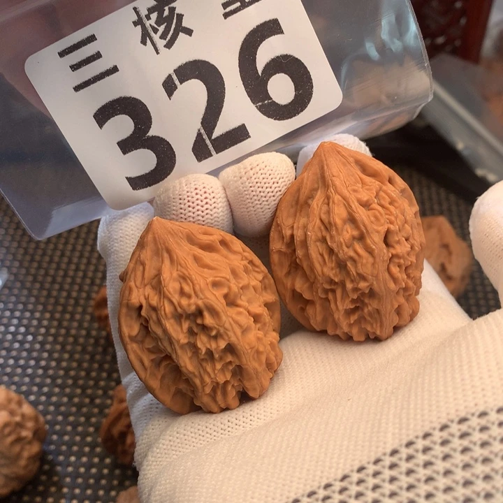 文玩核桃吊坠鸡心37