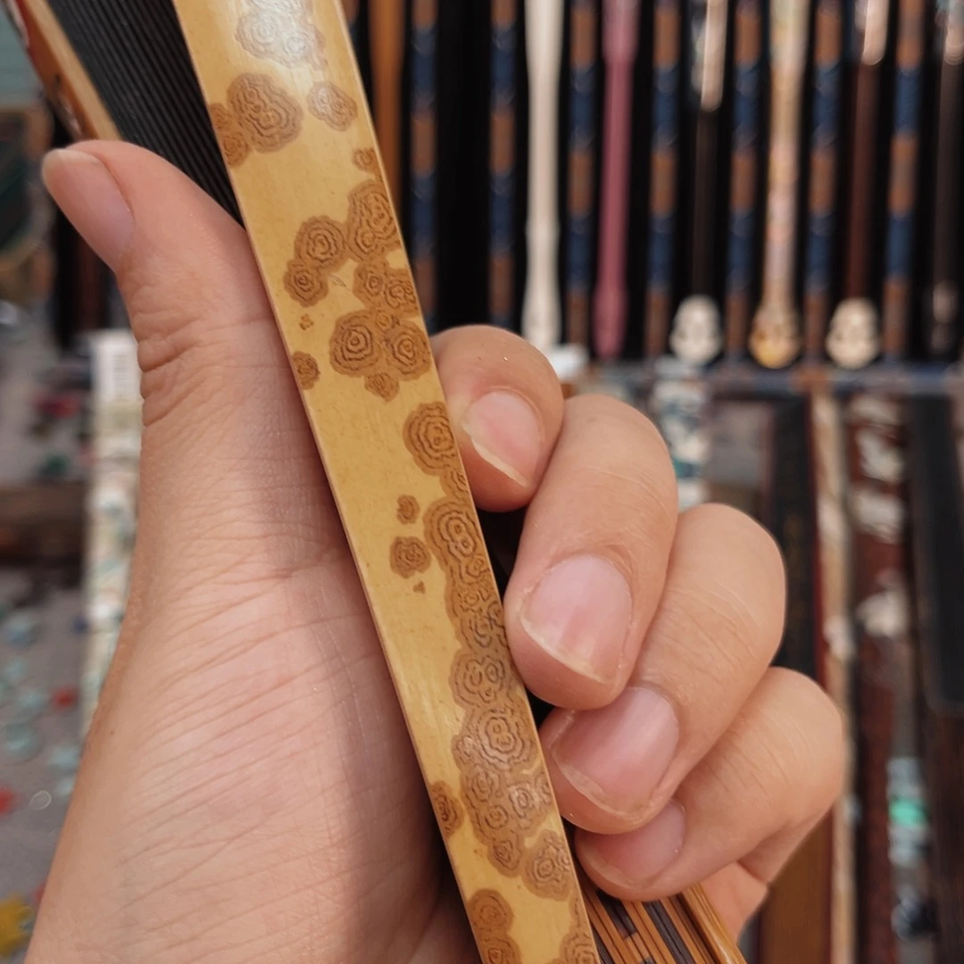 南***。扇子纯手工制作工艺精湛