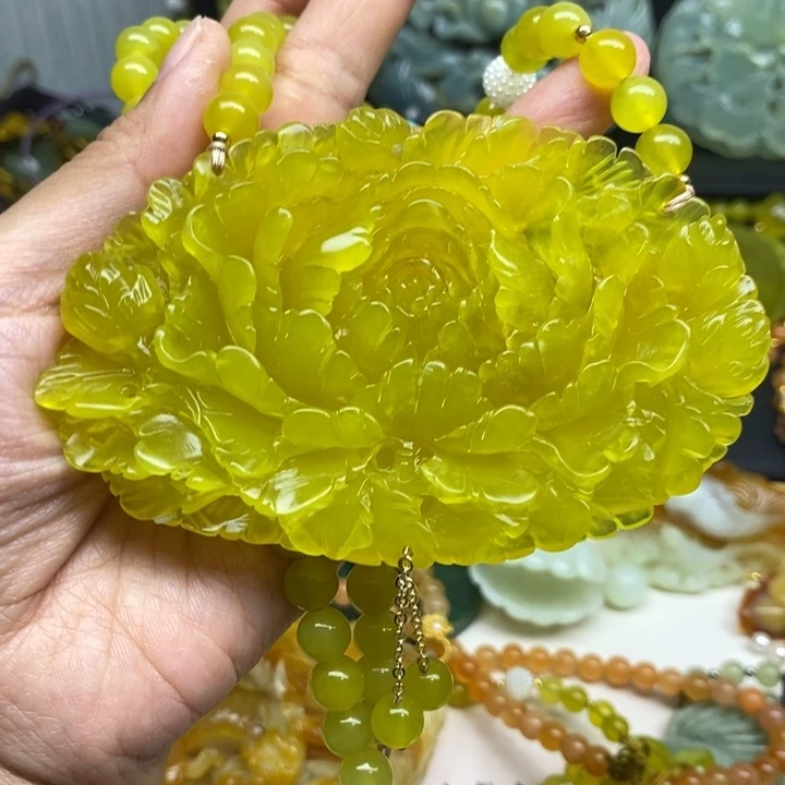 蛇纹石玉未镶嵌颈饰