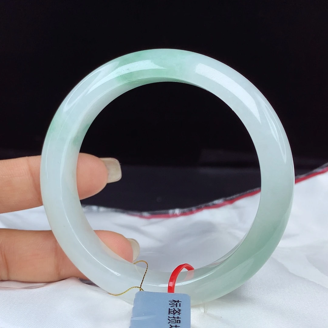 翡翠手镯未镶嵌58圈 0899