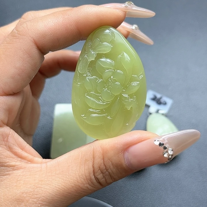 【闪购商品】颈饰未镶嵌和田玉木**杨