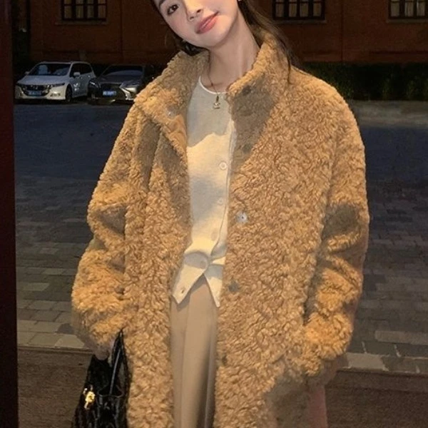 日光岛屿时尚羊羔毛外套女冬季2025新款高级感长款保暖环保皮草毛