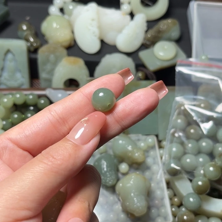 和田玉（糖玉）未镶嵌挂件招**猫