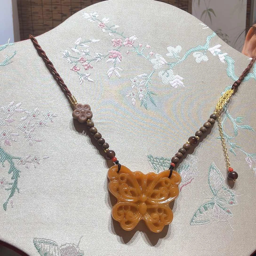 蛇纹石玉未镶嵌颈饰