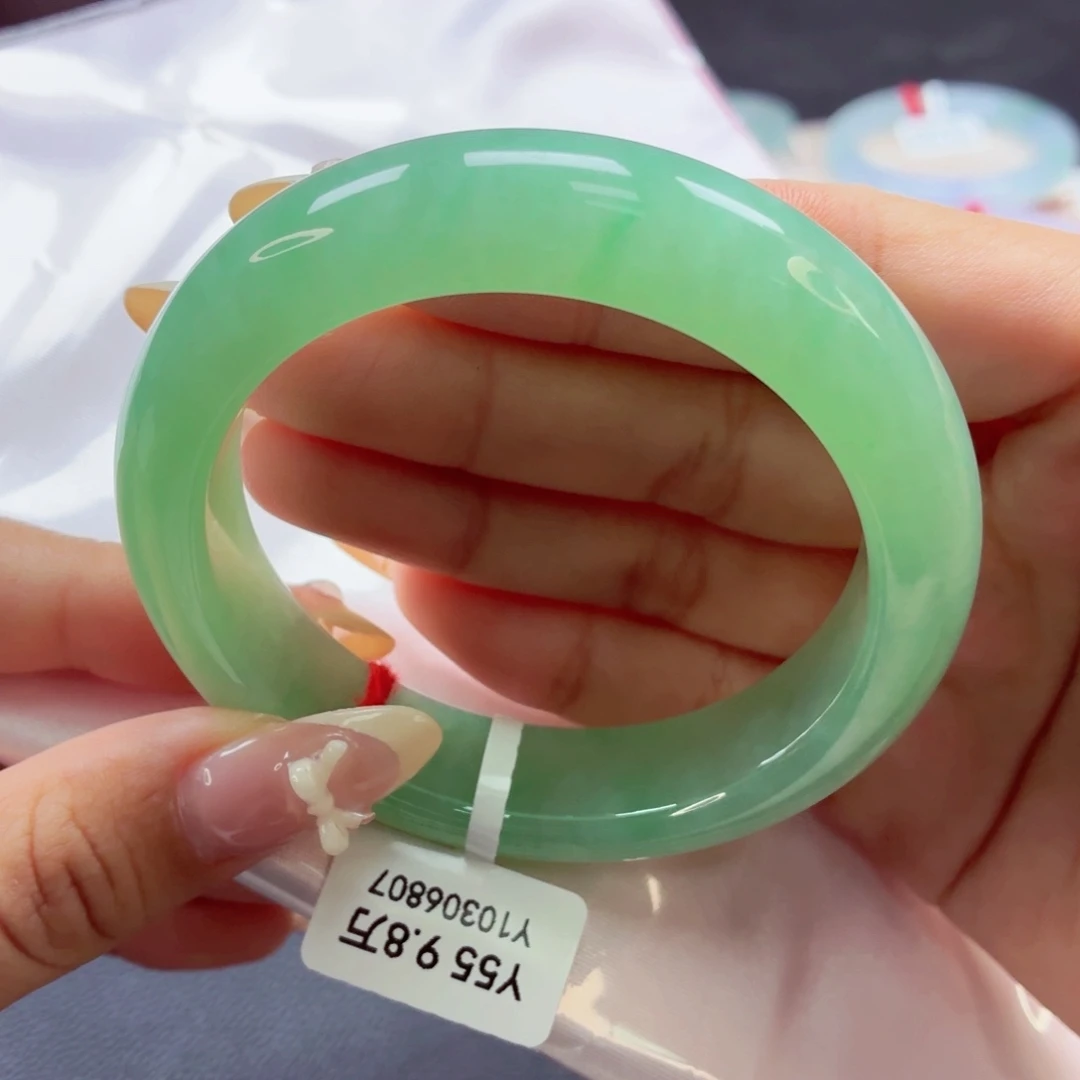 p***l翡翠未镶嵌手镯68冰绿葡萄肉55.7