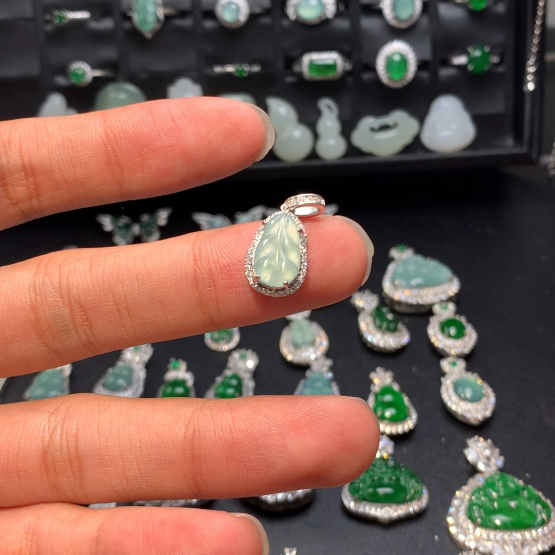 翡翠未镶嵌吊坠(不含链)