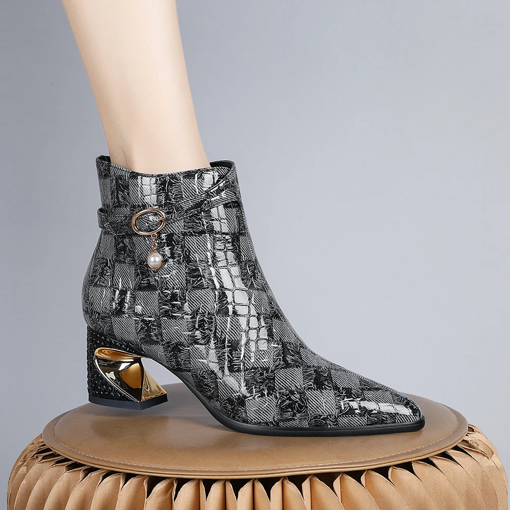 妮彩诗2023年简约印花漆皮时尚尖头低跟不累脚百搭加绒女短靴8536