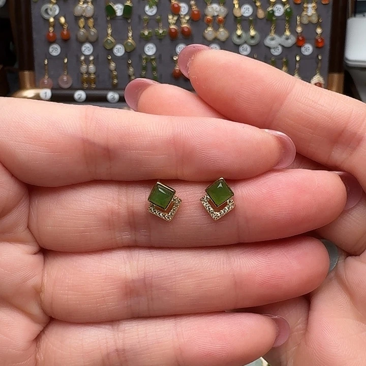 是****和田玉银S925镶嵌耳饰