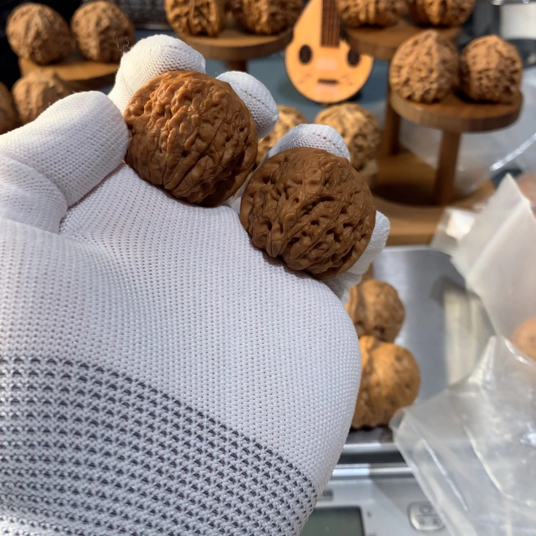 文玩核桃吊坠35血麒麟