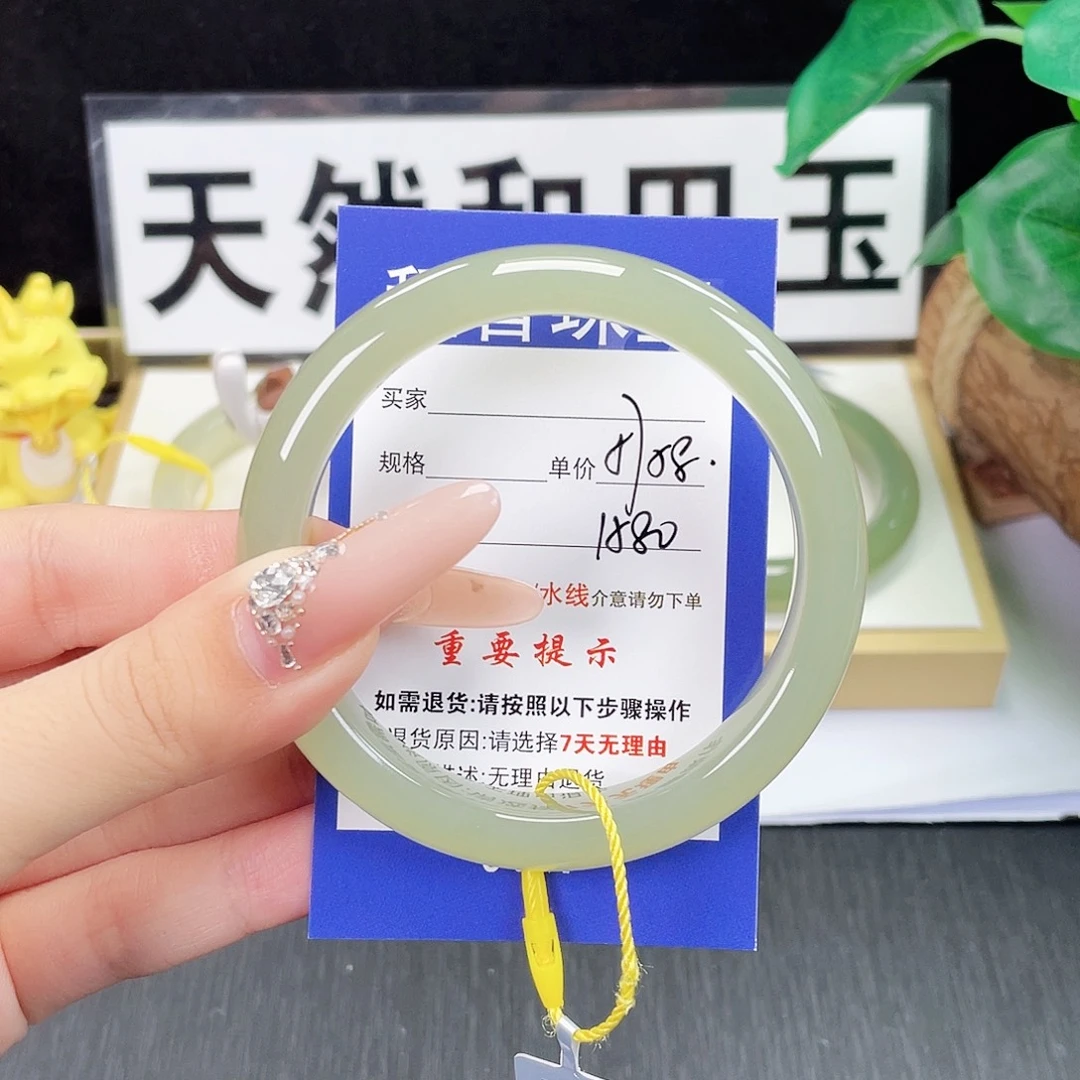 和田玉未镶嵌手镯
