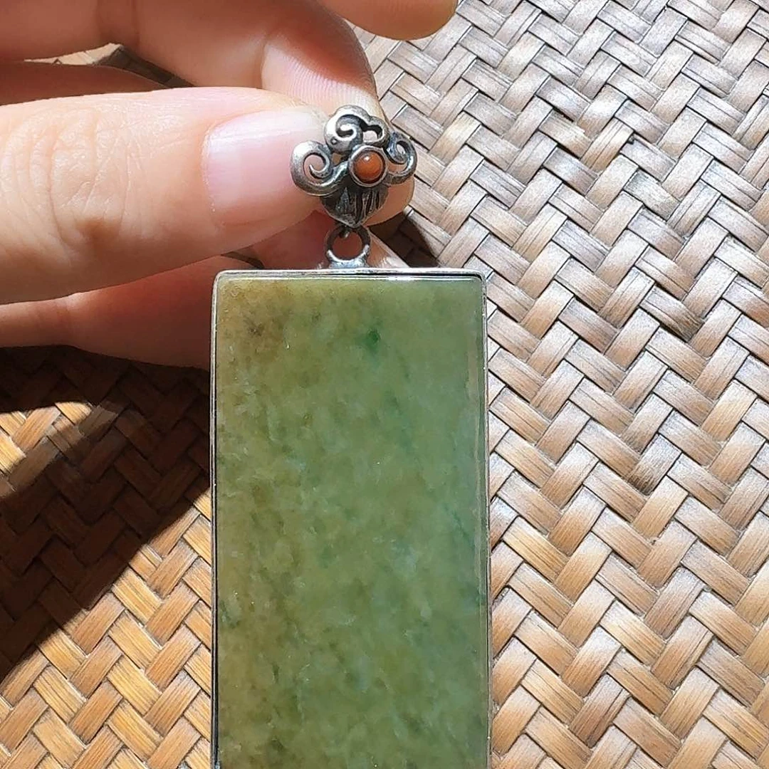 翡翠银S925镶嵌颈饰个性十足