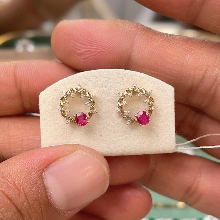 红宝石耳饰18K金镶嵌主石：0.53ct