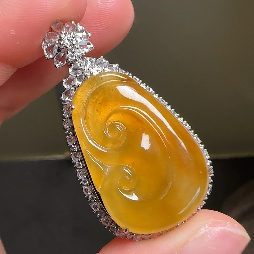 翡翠18K金镶嵌颈饰天然翡翠