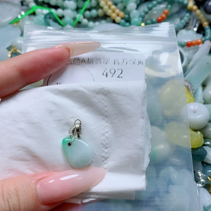 翡翠戒指未镶嵌翡翠
