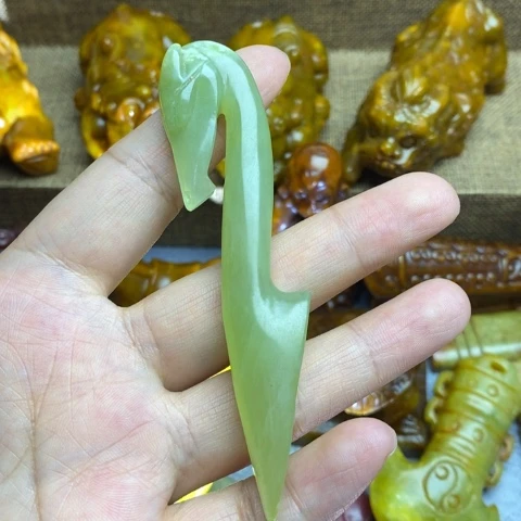 蛇纹石玉未镶嵌颈饰08