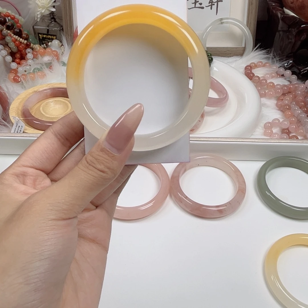 未镶嵌手镯石英质玉?****J
