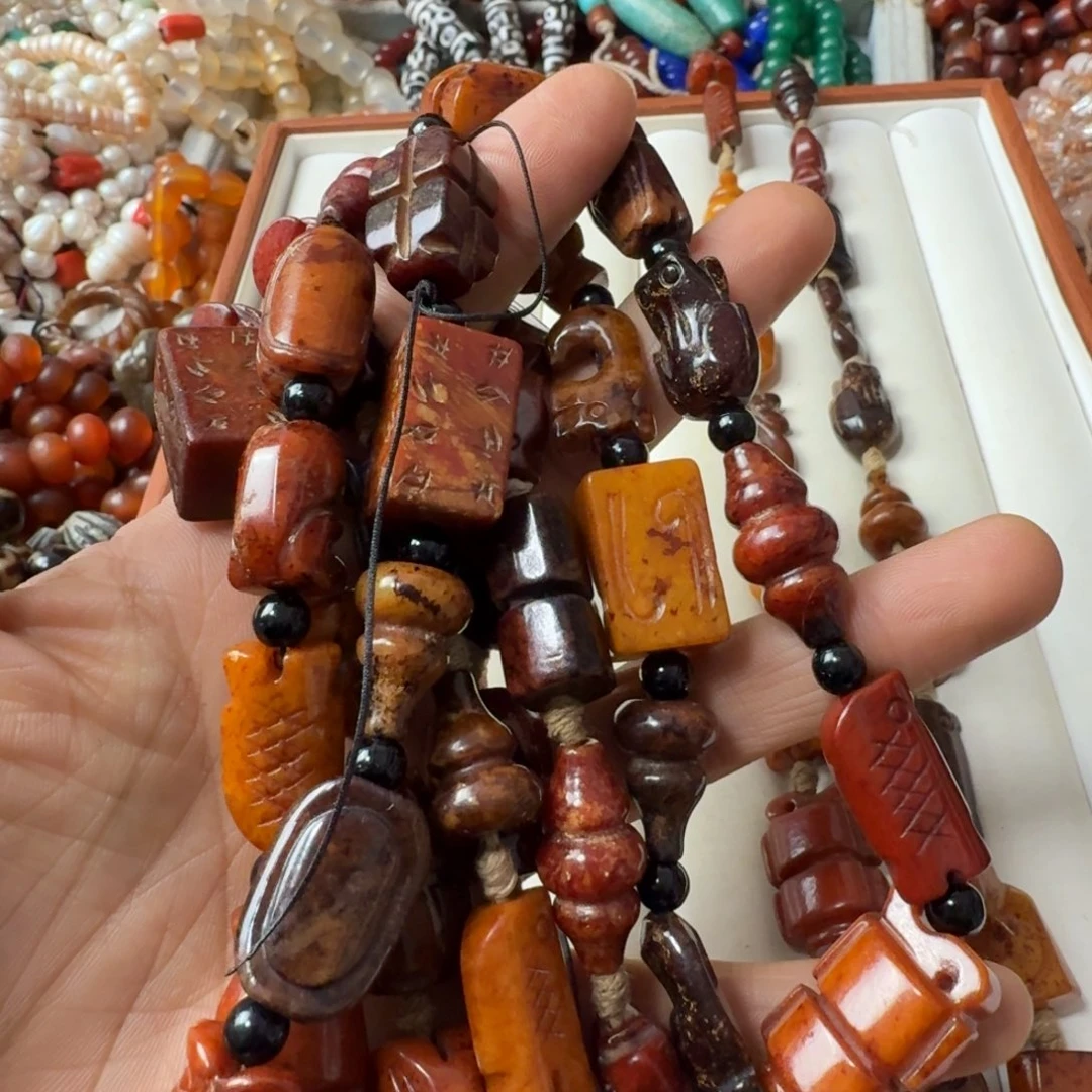 人***态和田玉（糖玉）未镶嵌颈饰