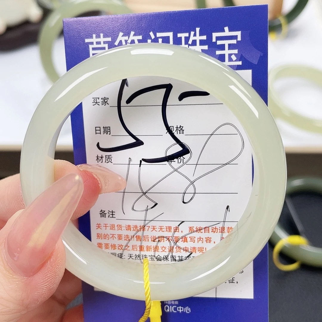 和田玉未镶嵌手镯