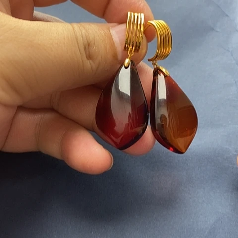 裸石琥珀未镶嵌耳坠