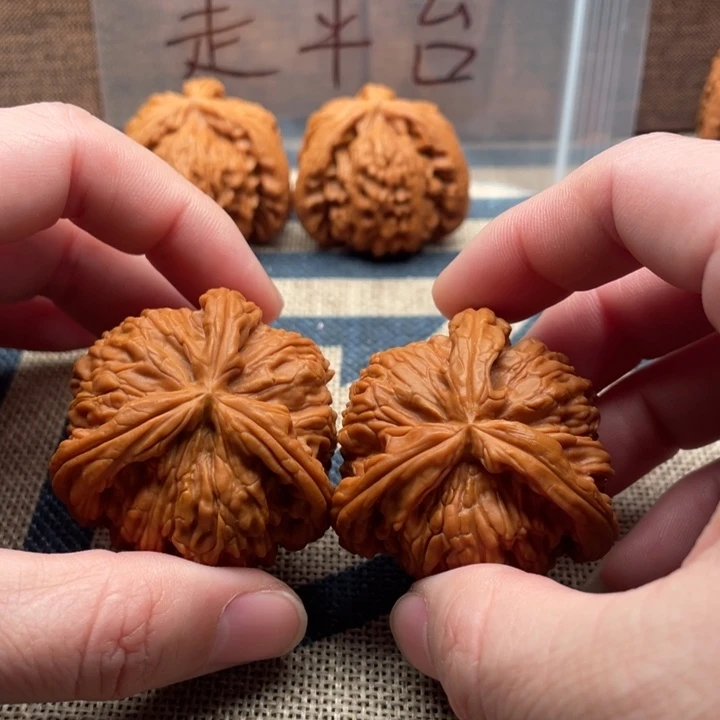 妥***）核桃白狮子44核桃