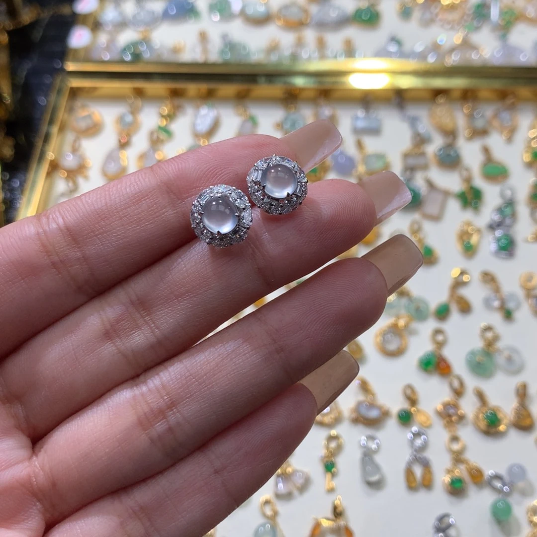 取***字翡翠18K金镶嵌颈饰翡翠