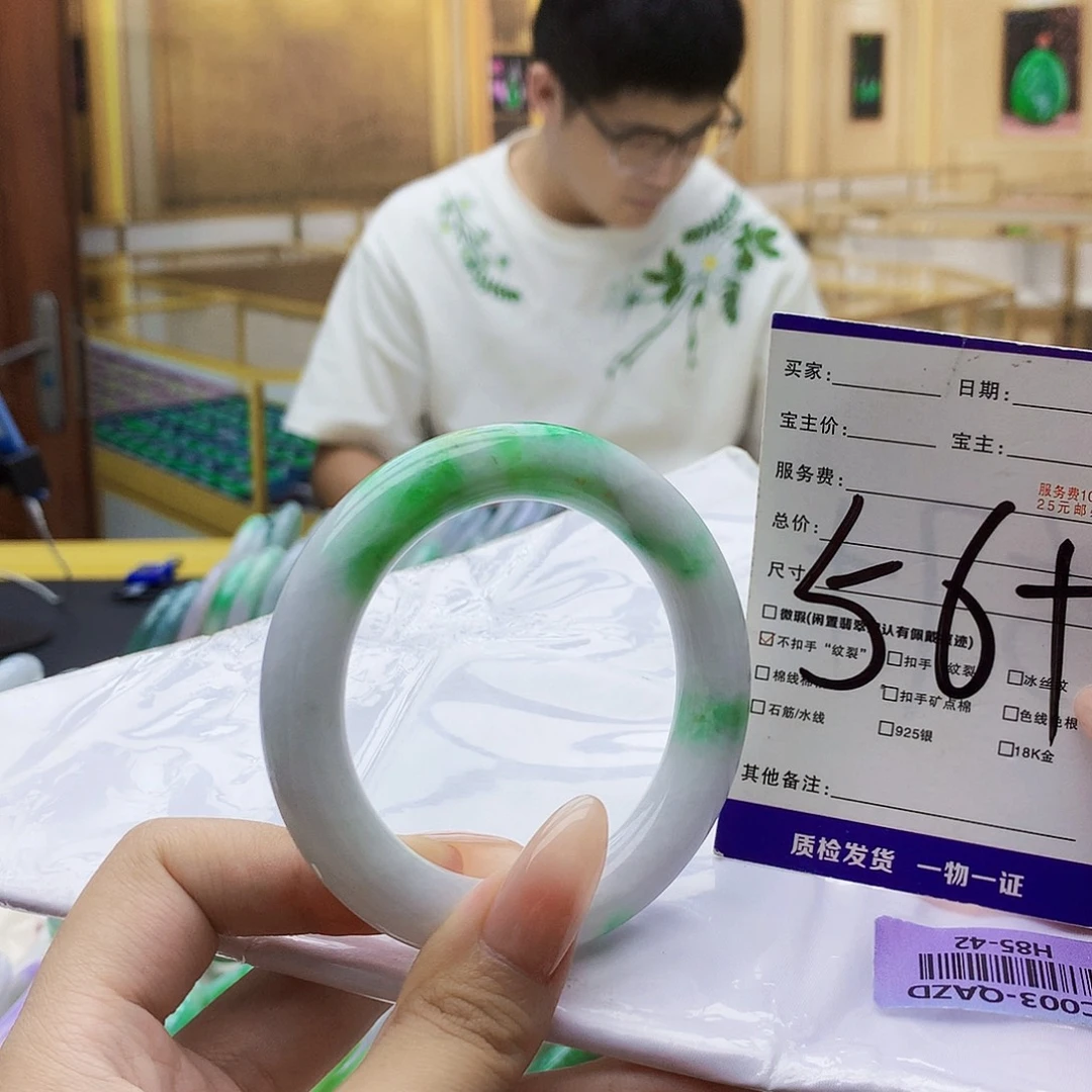 翡翠手镯未镶嵌0000……