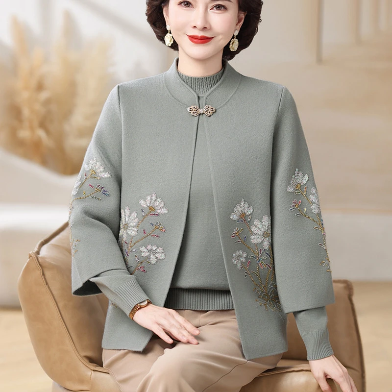 洋气中老年妈妈秋冬两件套上衣针织开衫女加肥加大码高档绣花外套