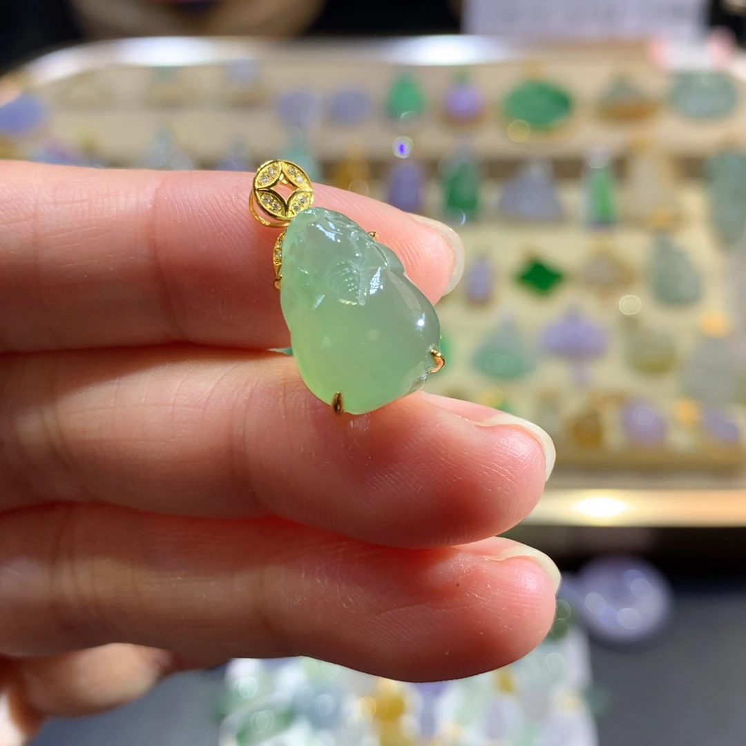 翡翠18K金镶嵌颈饰