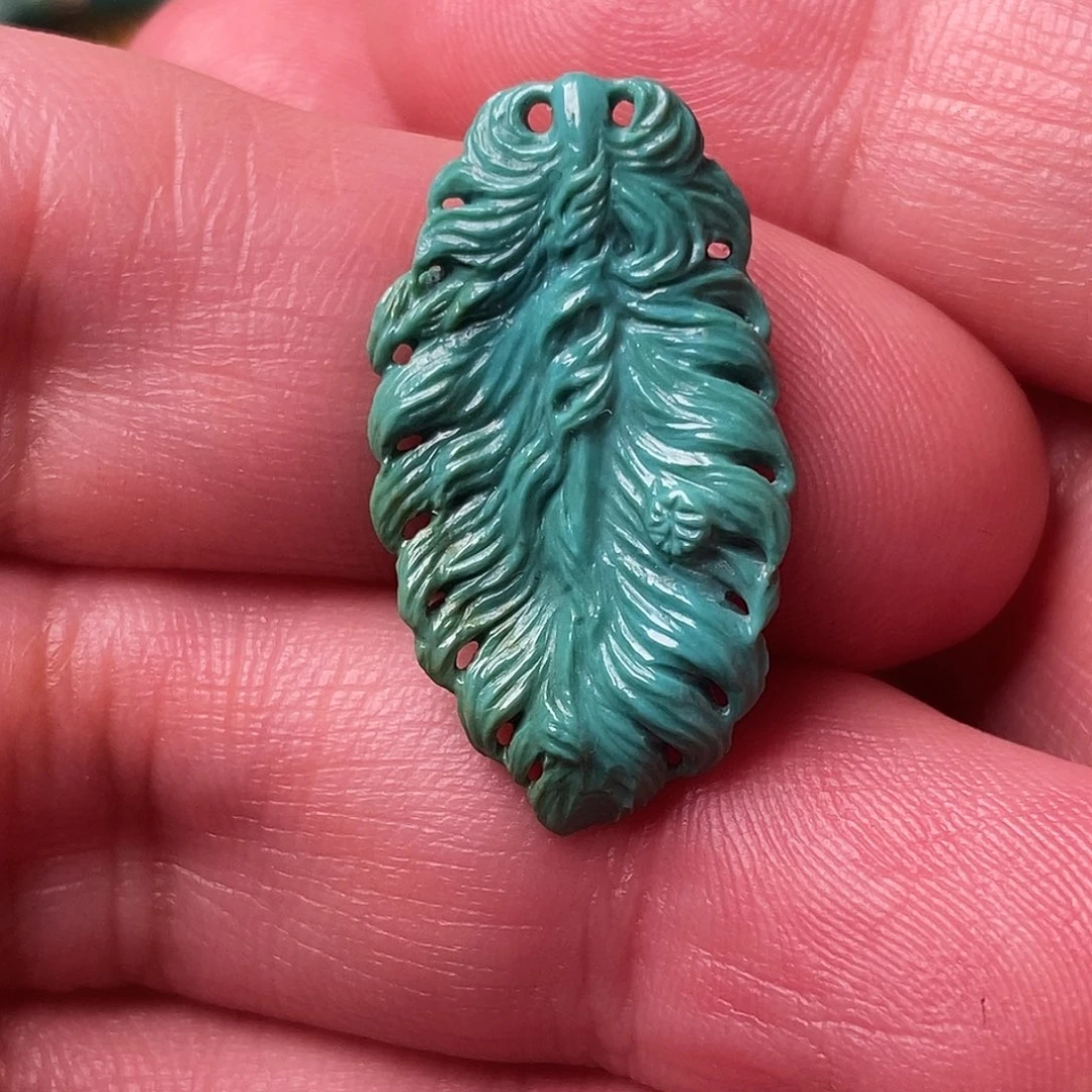 绿松石未镶嵌颈饰