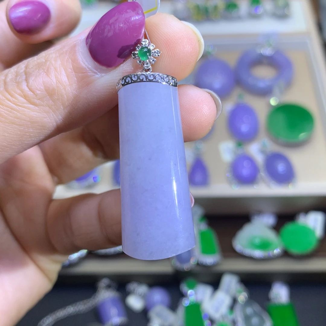 翡翠颈饰18K金镶嵌翡翠