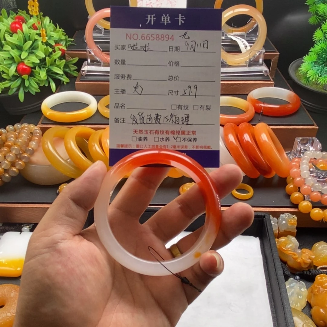 啦***吗未镶嵌石英质玉（黄龙玉）手镯58894