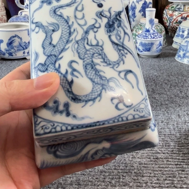 兔***肉摆件瓷一个青花的小盒子