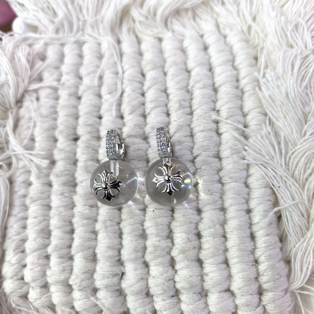 A220白色冰透球克克闪闪耳扣款耳饰