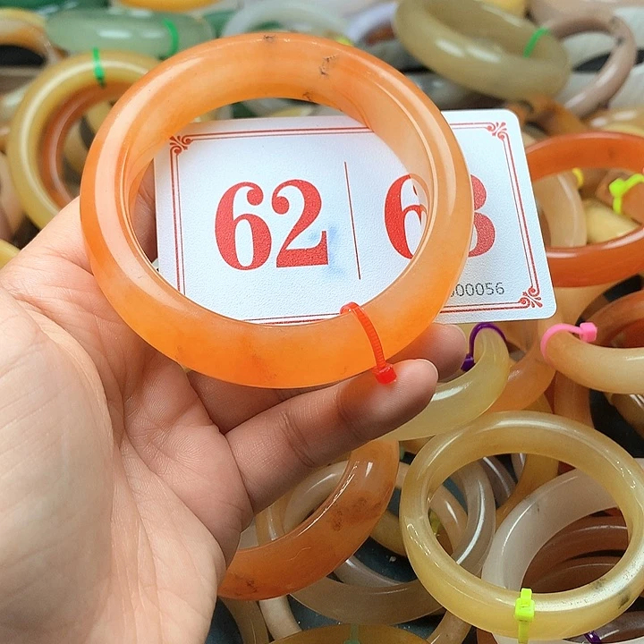 未镶嵌石英质玉（黄龙玉）手镯