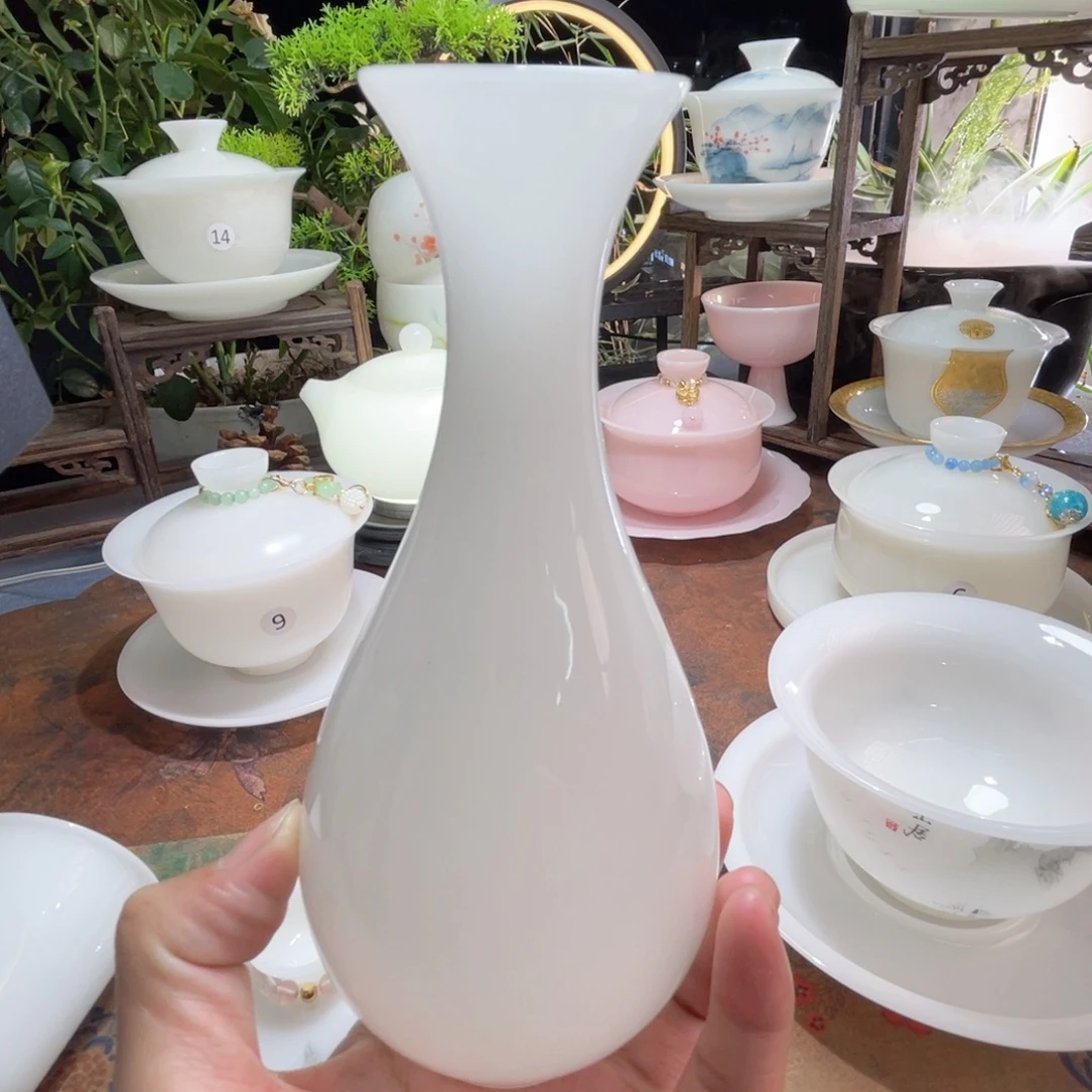 冰晶璞玉微瑕小花瓶