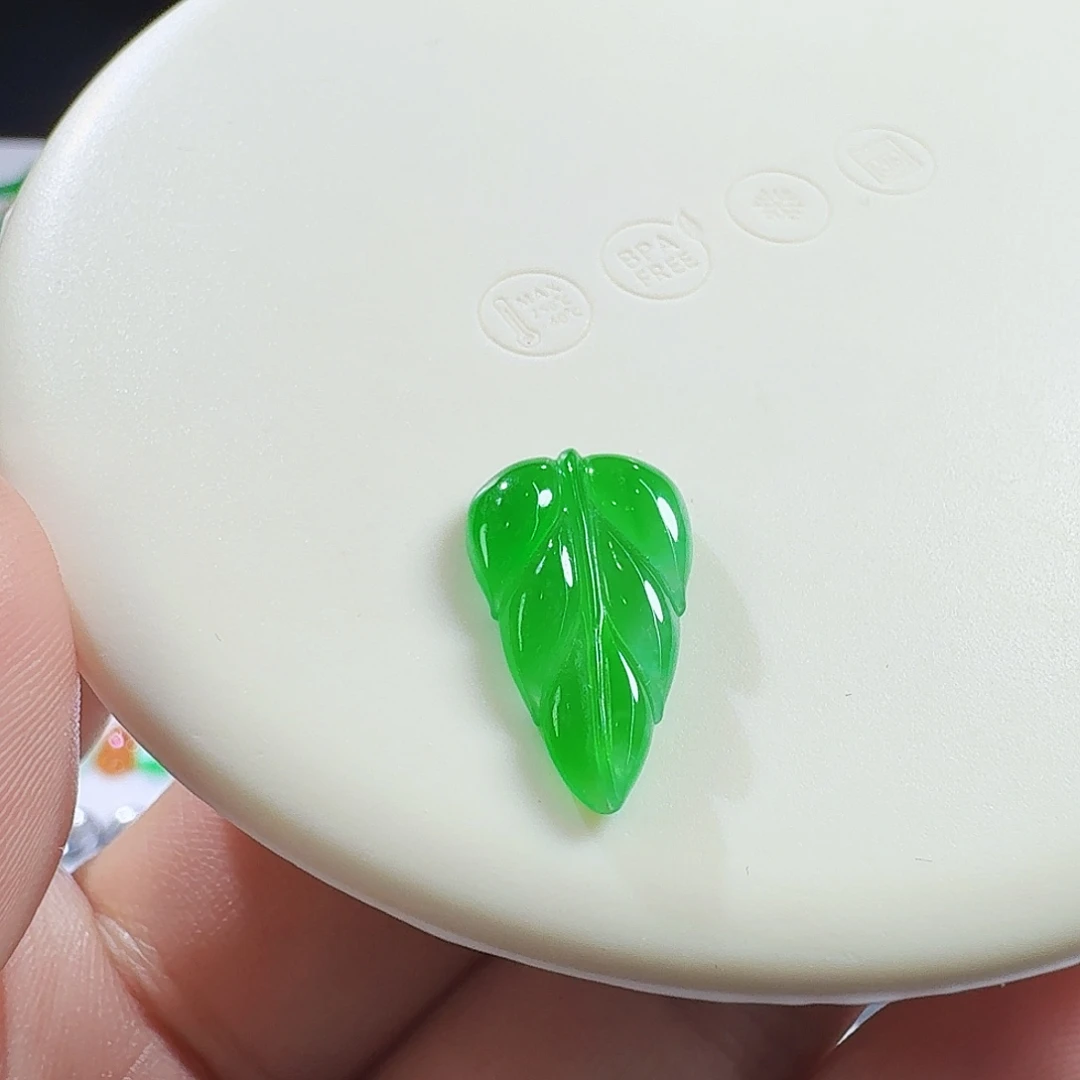 翡翠未镶嵌颈饰裸石