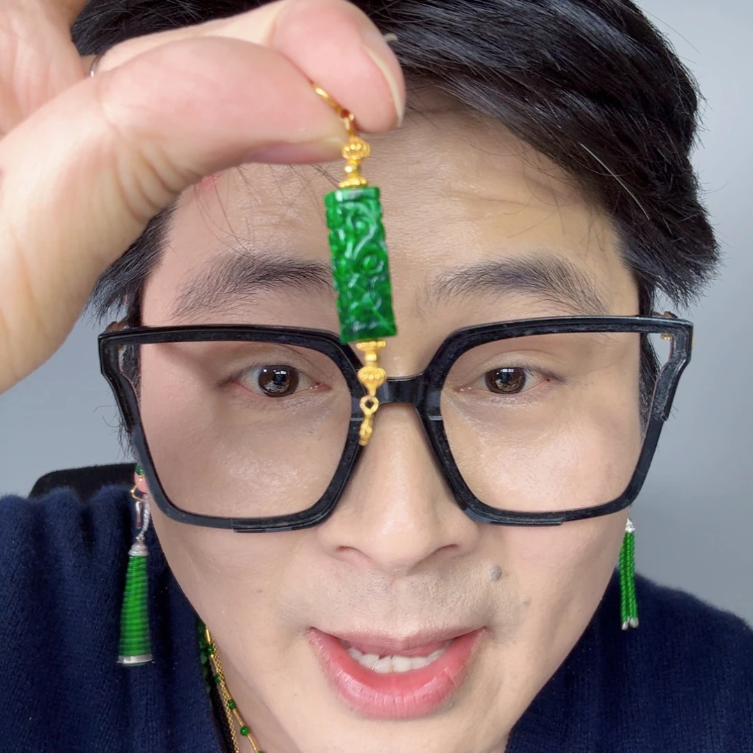 翡翠18K金镶嵌颈饰一件