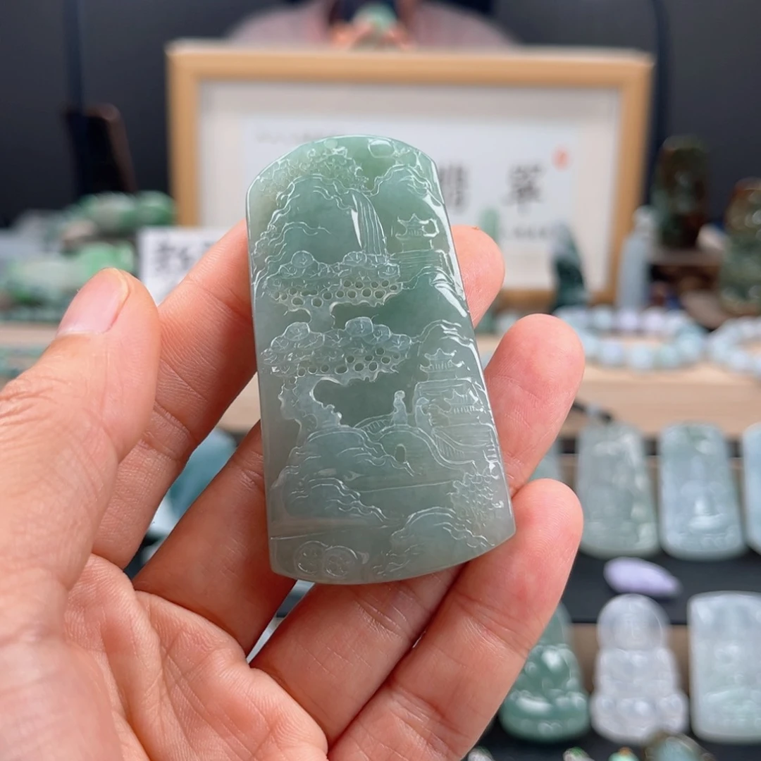 翡翠颈饰未镶嵌山水牌